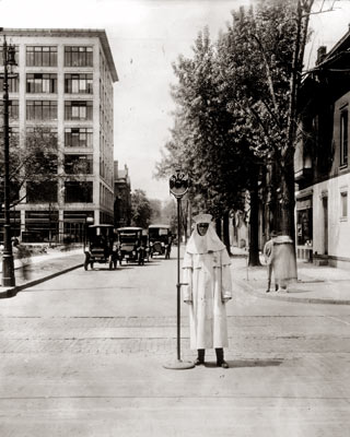 World's First Traffic Light C. 1915