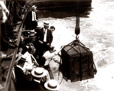 Harry Houdini Chained In A Box Off Belle Isle C. 1937